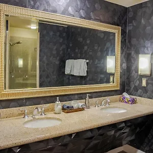 2100 Sqft Penthouse W/ Strip Views! Pool Gym Appart hôtel